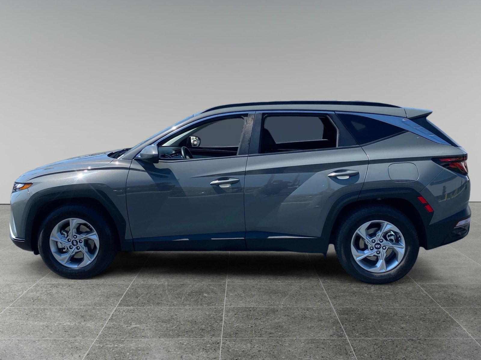 Used 2024 Hyundai Tucson SEL FWD image 2