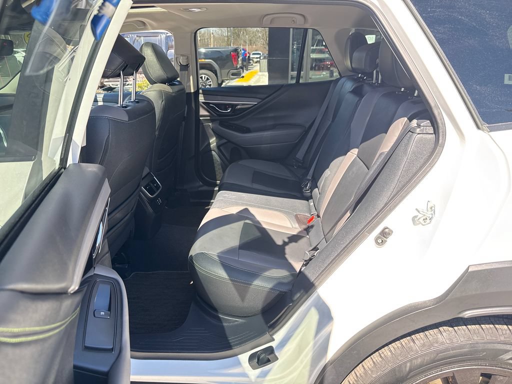 Used 2025 Subaru Outback Onyx Edition AWD/4WD image 30