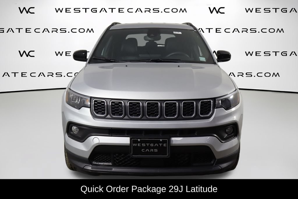 Used 2024 Jeep Compass Latitude AWD/4WD image 2
