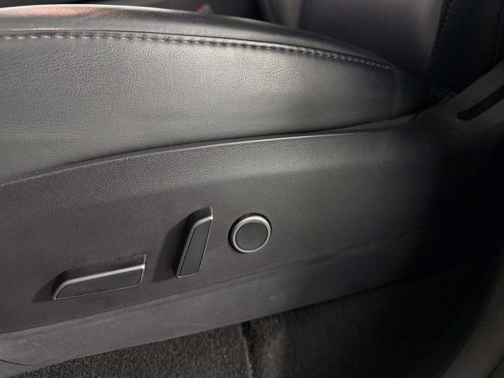 Used 2022 Tesla Model Y Long Range image 16