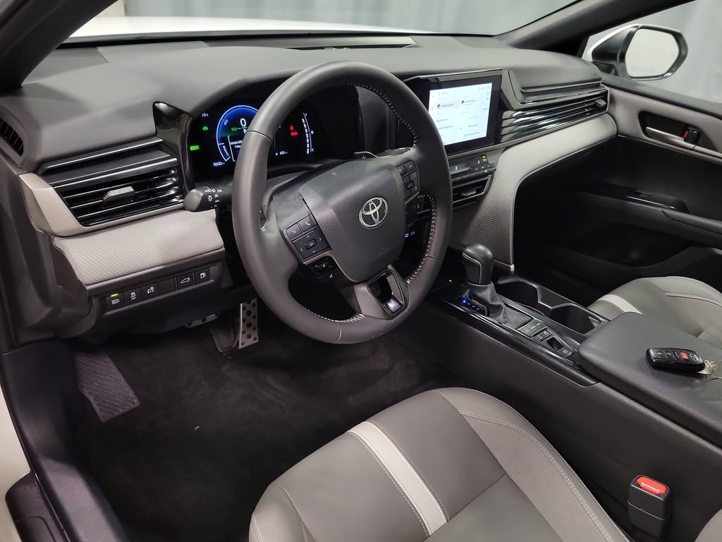 Used 2025 Toyota Camry SE w/ Convenience Package FWD image 16