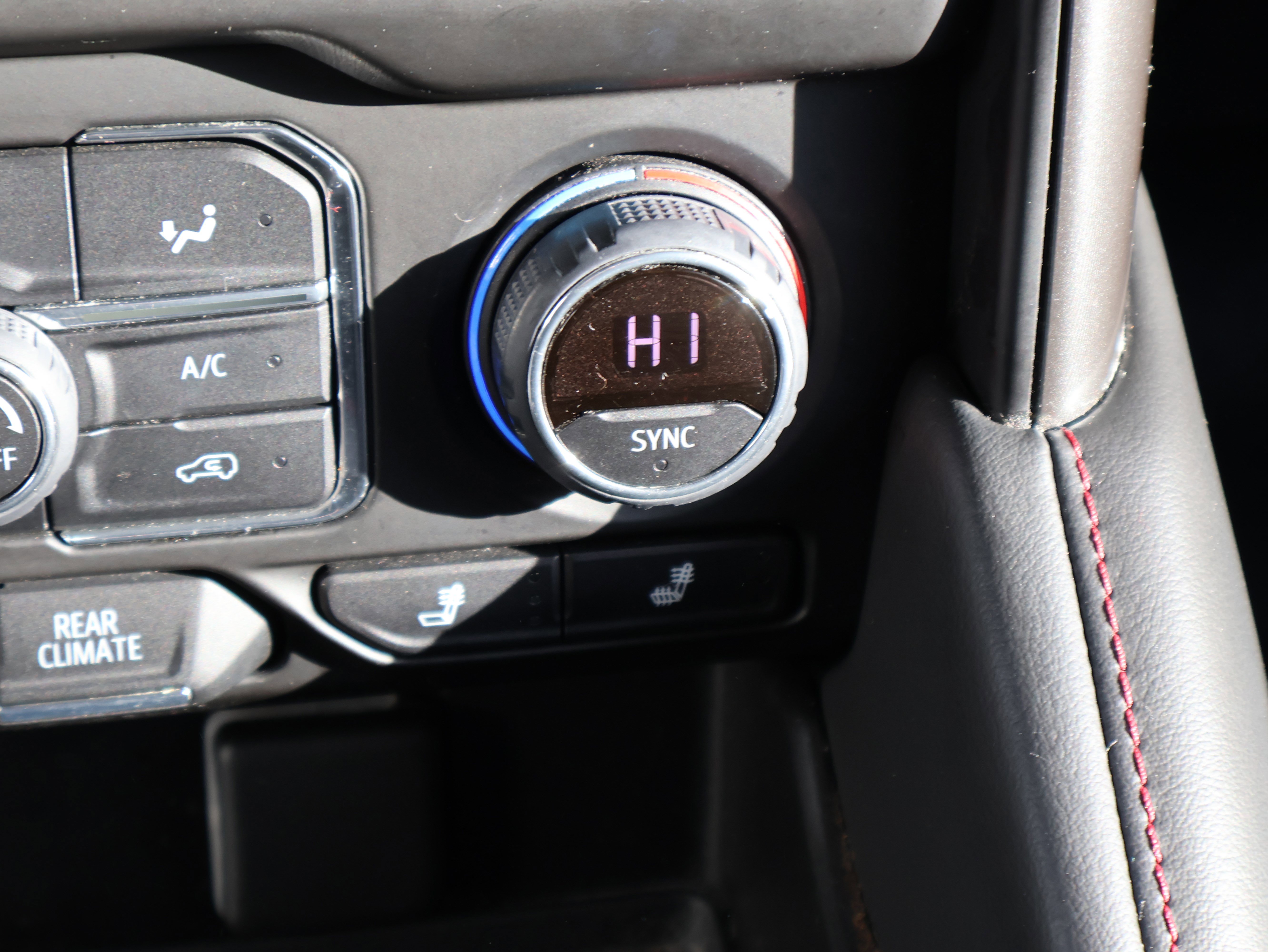 Used 2022 Chevrolet Suburban RST w/ Sport Performance Package AWD/4WD image 30