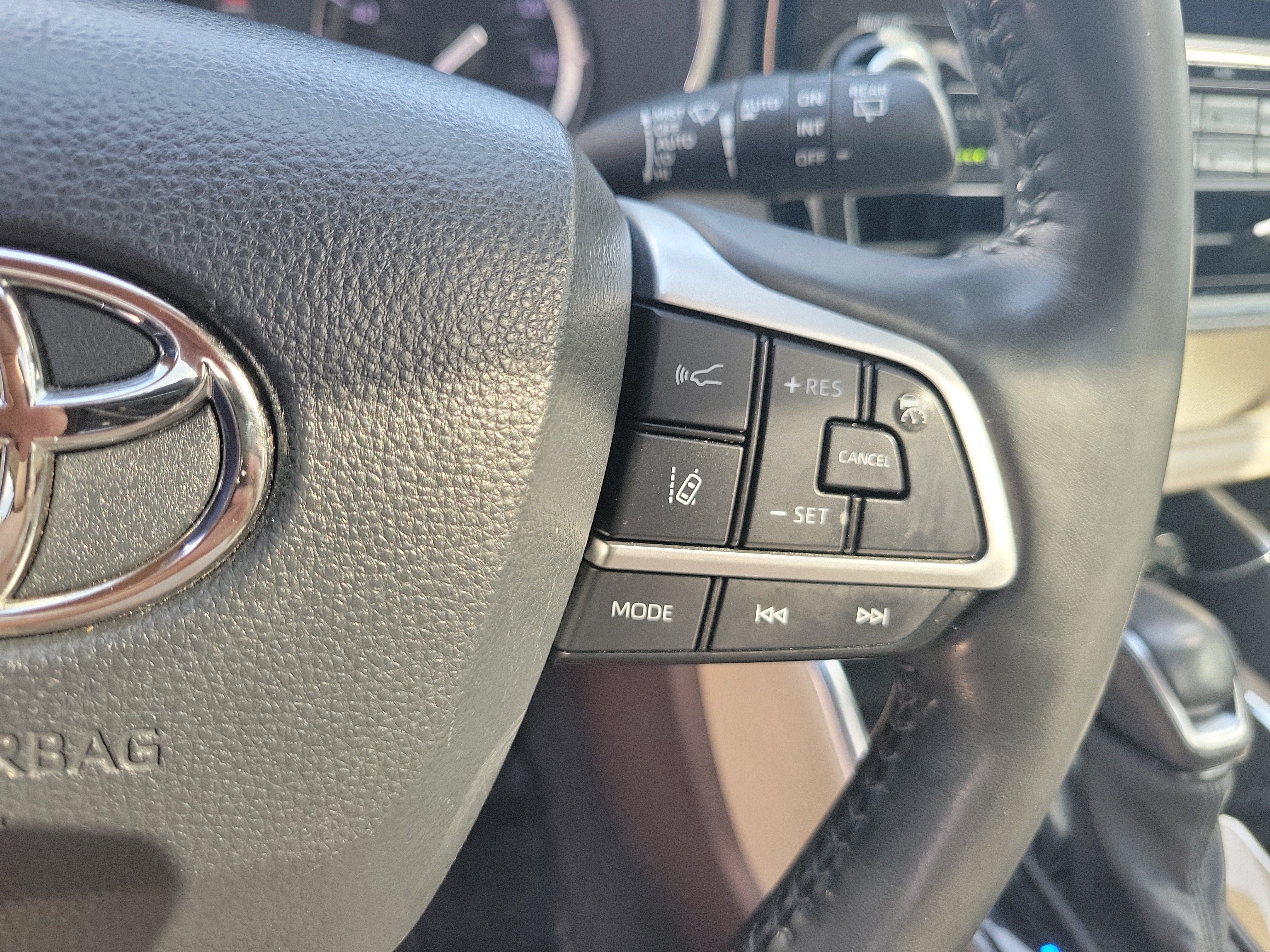 Used 2022 Toyota Highlander Platinum FWD image 30