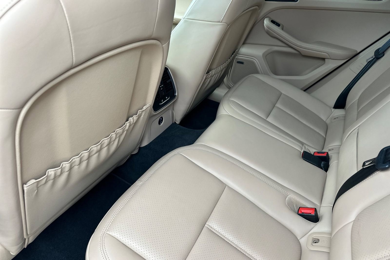 Certified 2023 Porsche Macan Turbo image 15