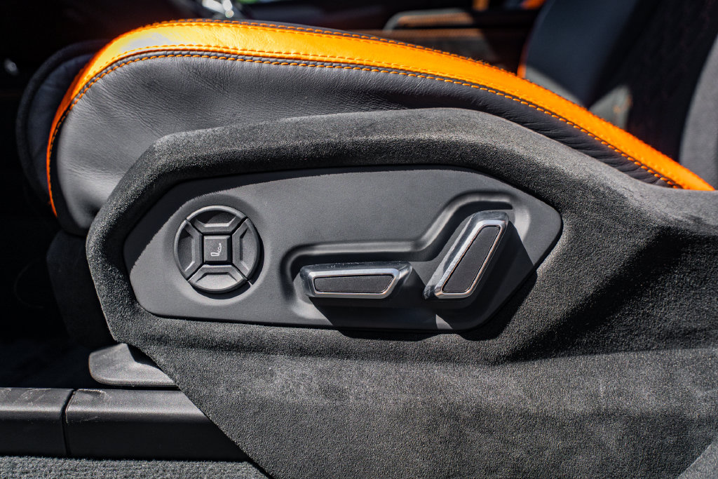 Used 2024 Lamborghini Urus Performante AWD/4WD image 24