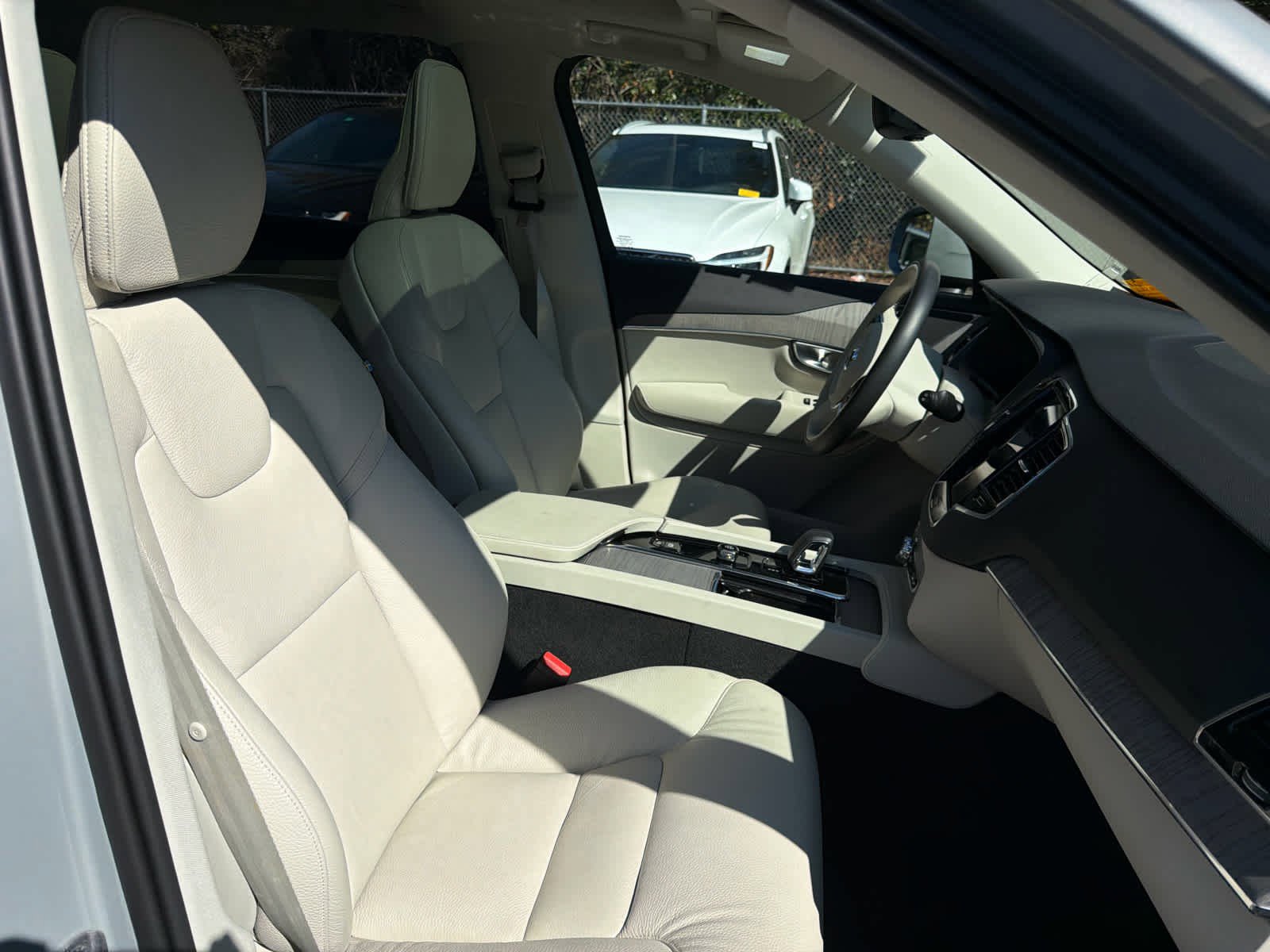 Certified 2024 Volvo XC90 T8 Plus w/ Protection Package Premier image 52