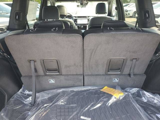 New 2026 Jeep Grand Cherokee L Limited w/ Limited Altitude Package AWD/4WD image 8
