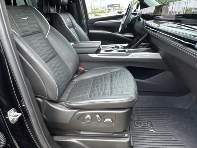 Used 2025 Cadillac Escalade V AWD/4WD image 9