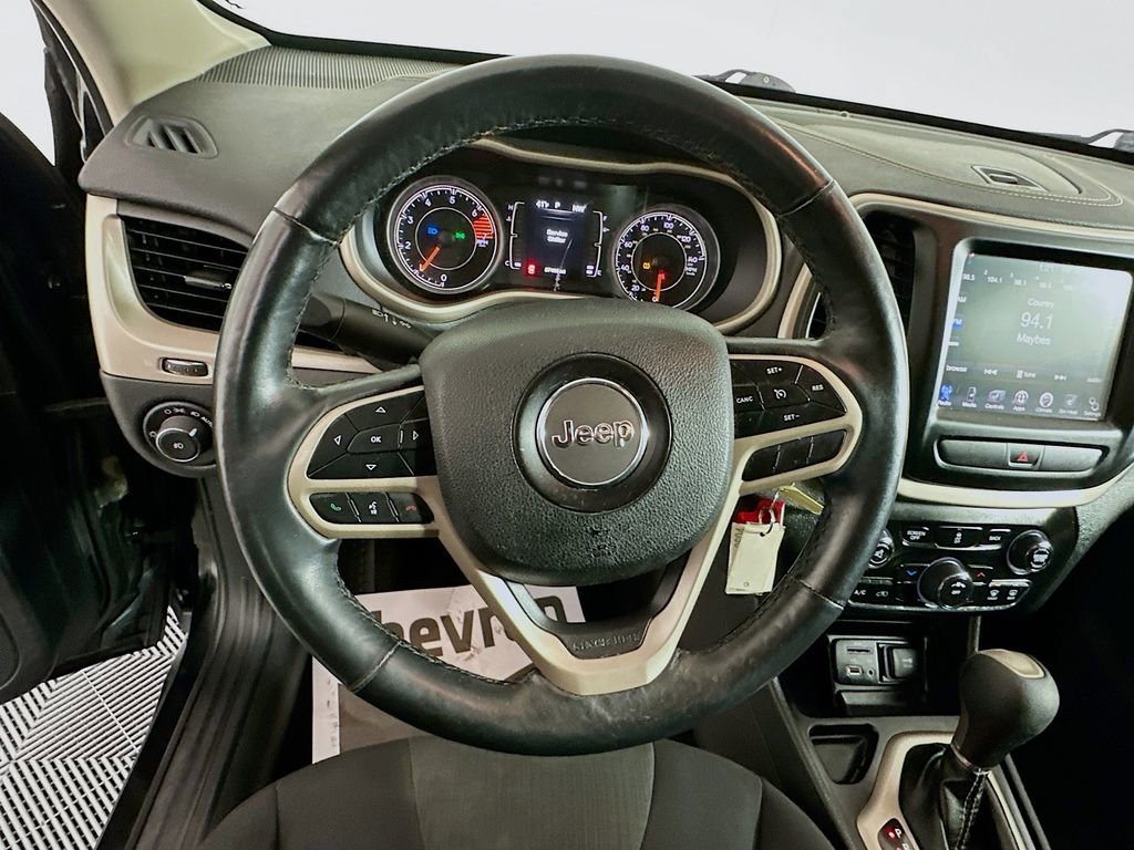 Used 2017 Jeep Cherokee Latitude w/ Cold Weather Group image 11