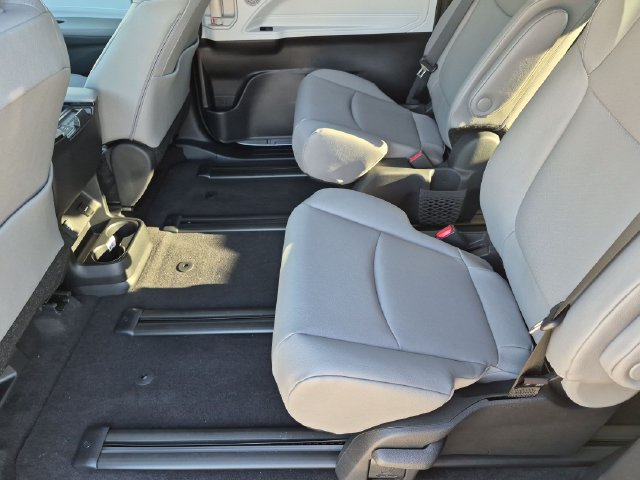 New 2026 Toyota Sienna XLE FWD image 23