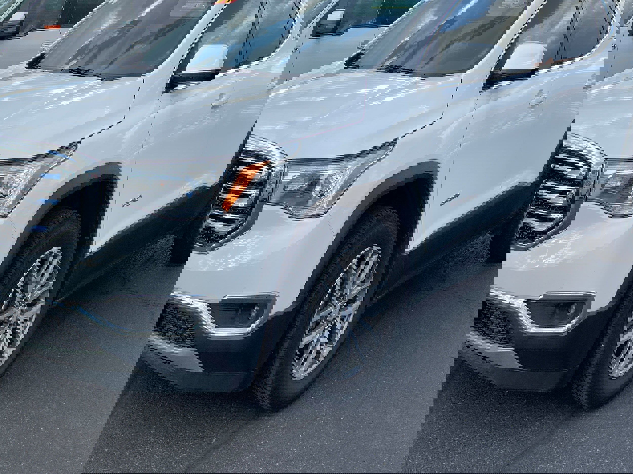 Used 2017 GMC Acadia SLE w/ Driver Alert Package I image 10