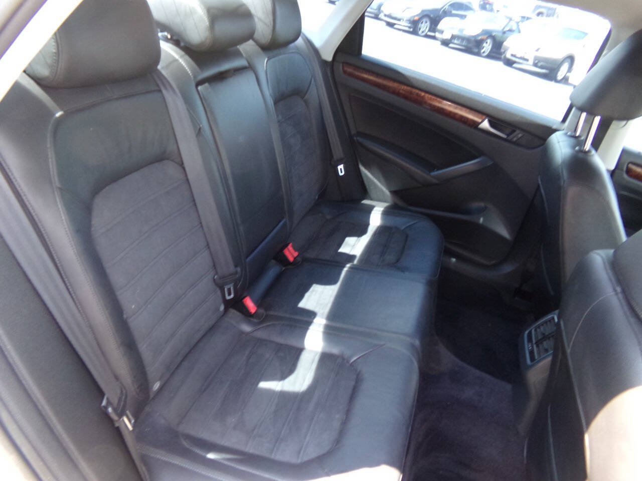Used 2013 Volkswagen Passat TDI SEL Premium FWD image 23
