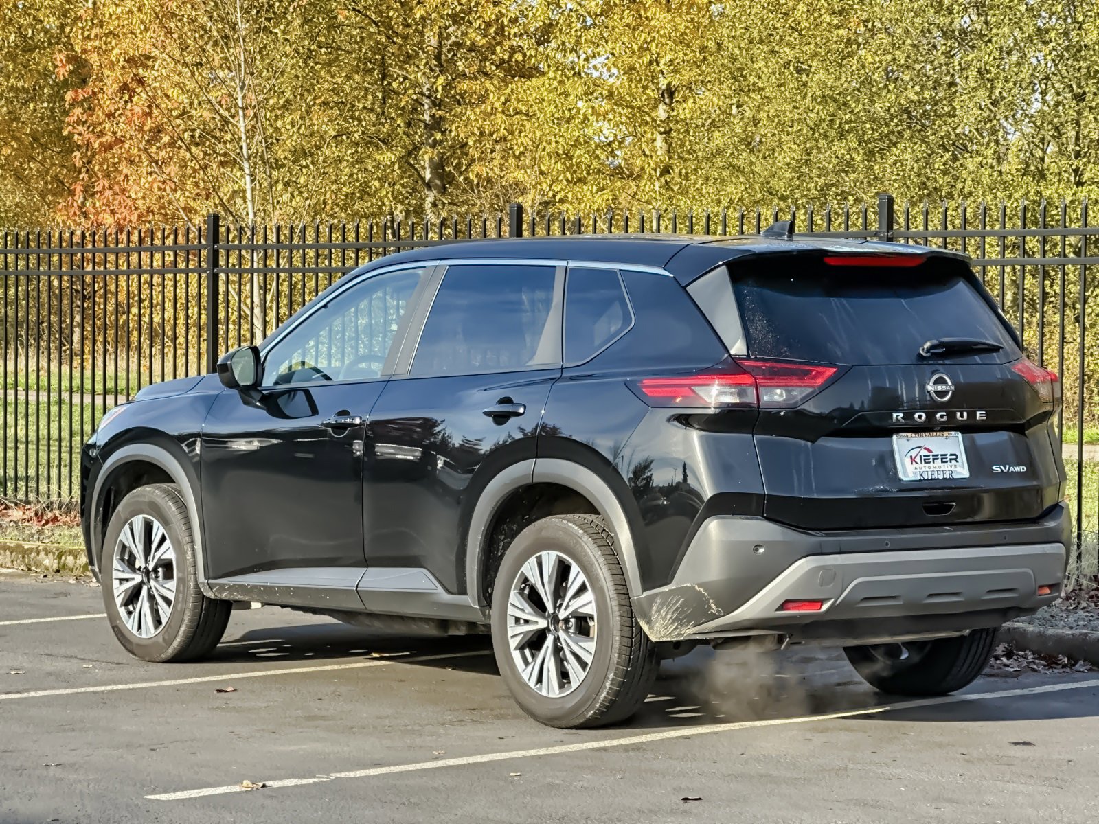 Used 2023 Nissan Rogue SV image 6