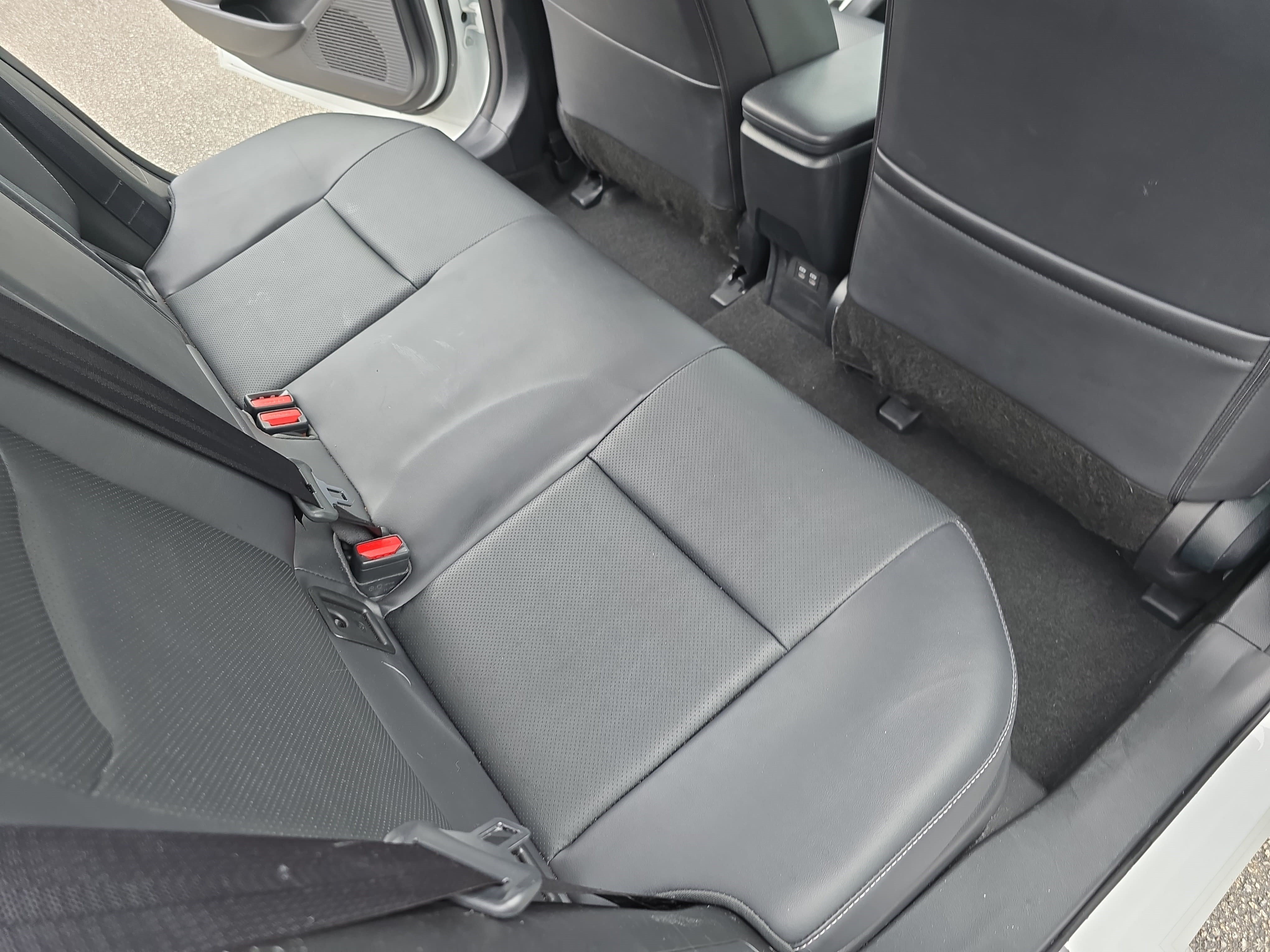 Used 2025 Toyota Prius XLE FWD image 11