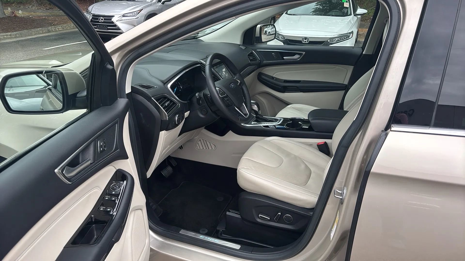 Used 2018 Ford Edge Titanium w/ Equipment Group 302A FWD image 17