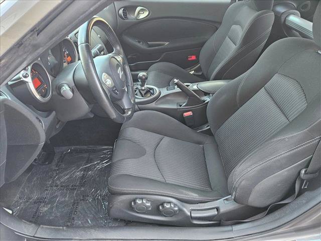 Used 2016 Nissan 370Z Coupe RWD image 18