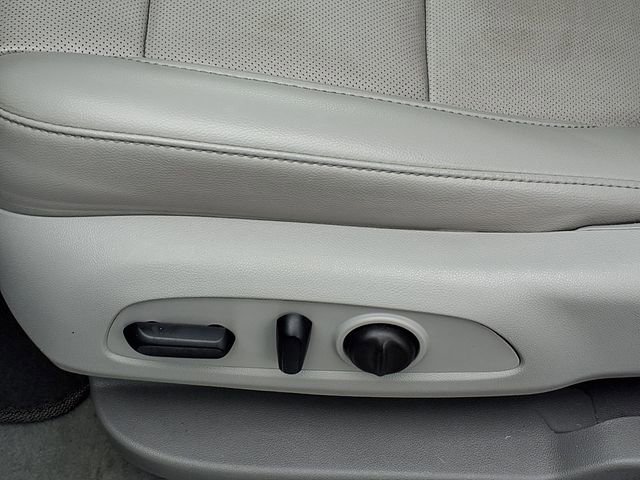 Used 2023 GMC Acadia SLT image 4