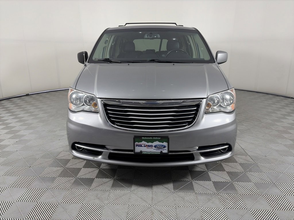 Used 2015 Chrysler Town & Country Touring video 2