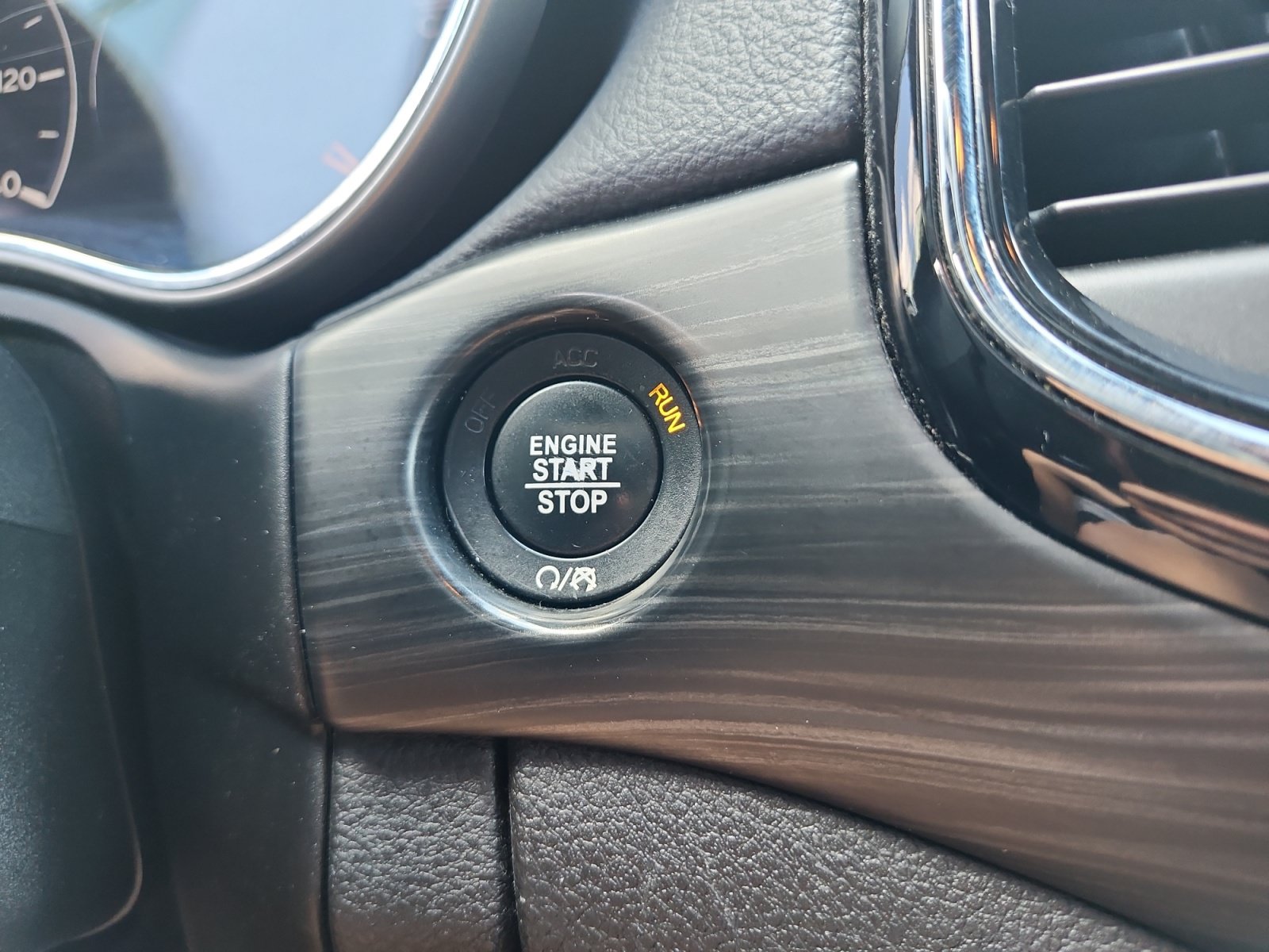 Used 2019 Jeep Grand Cherokee Altitude RWD image 21