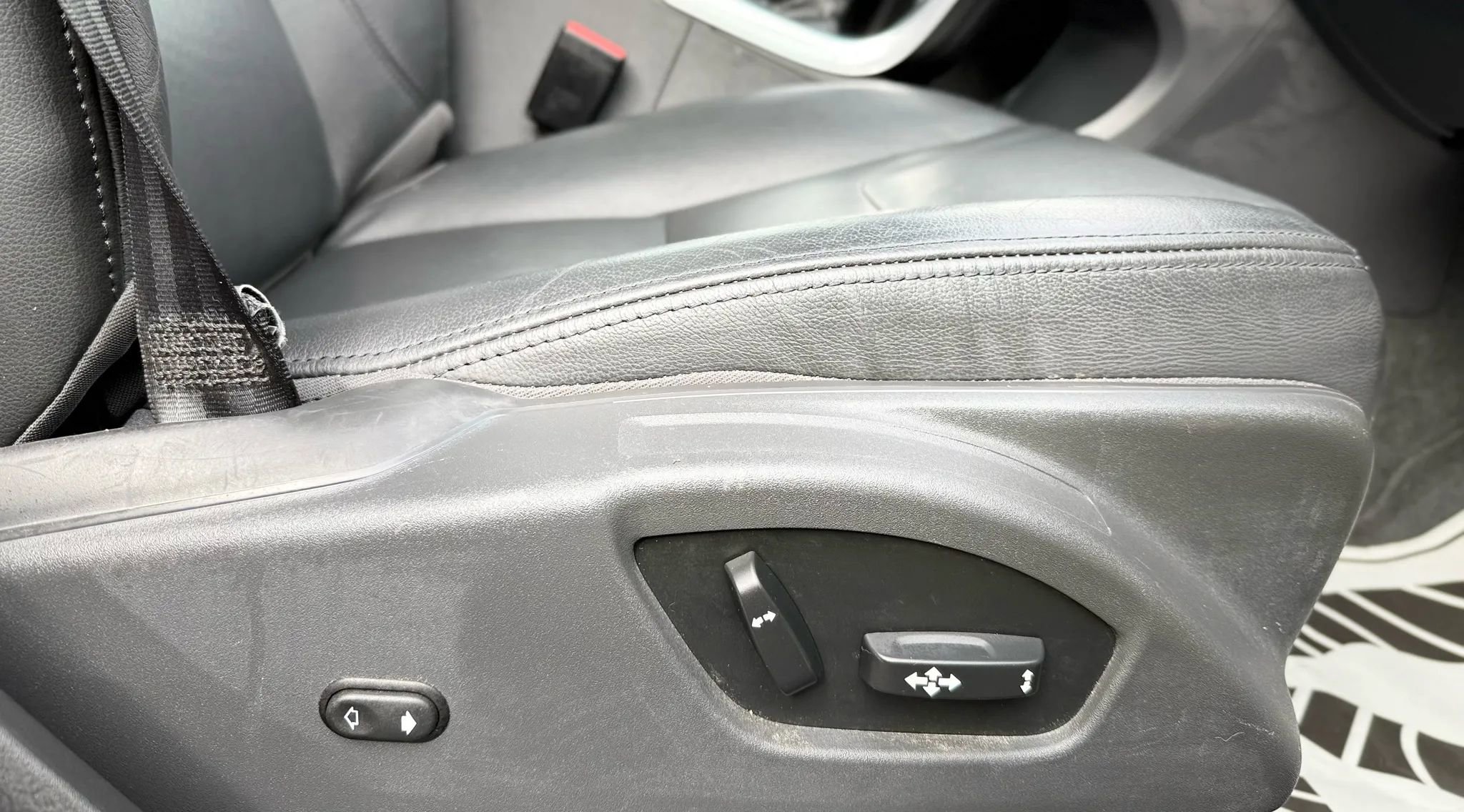 Used 2017 Volvo S60 T5 Inscription w/ Climate Package image 43