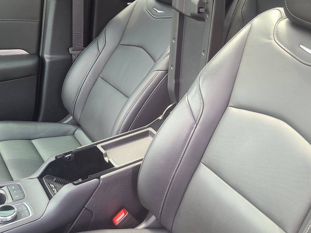Used 2024 Cadillac XT4 Premium Luxury w/ Technology Package AWD/4WD image 18