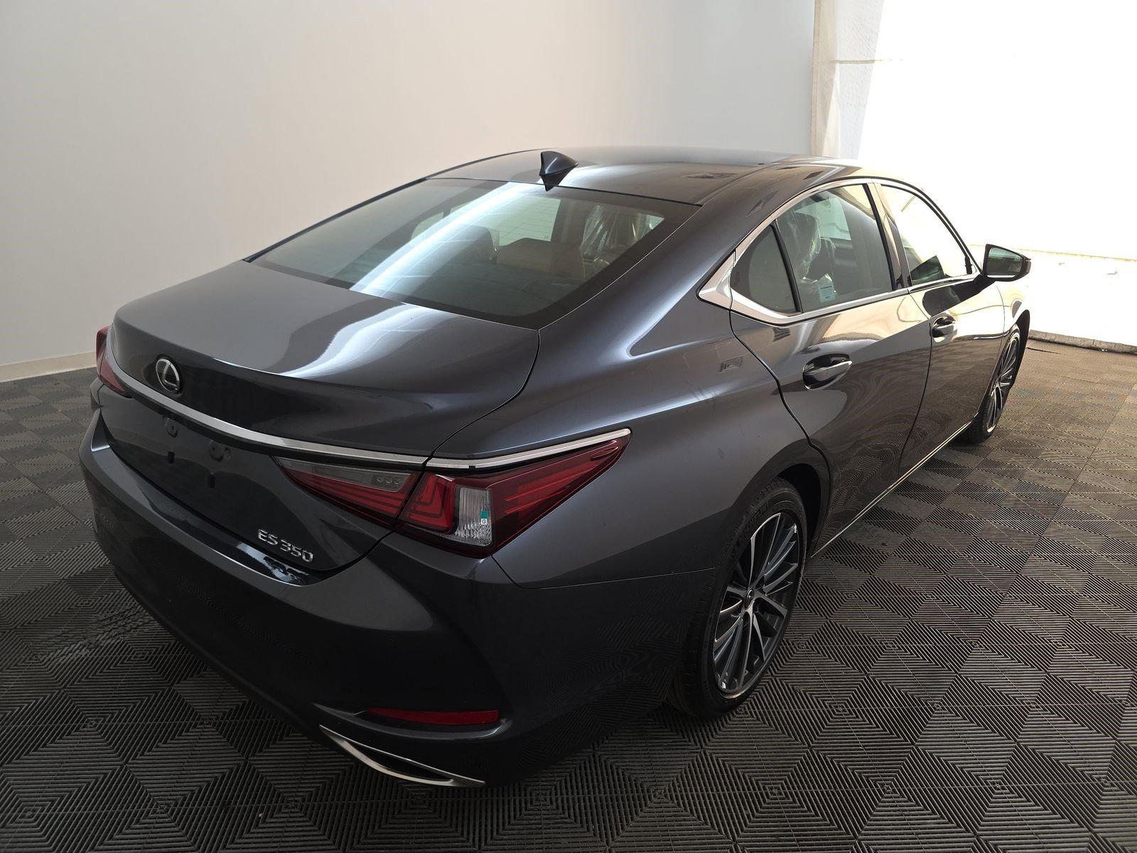 Used 2025 Lexus ES 350 w/ Premium Package image 5