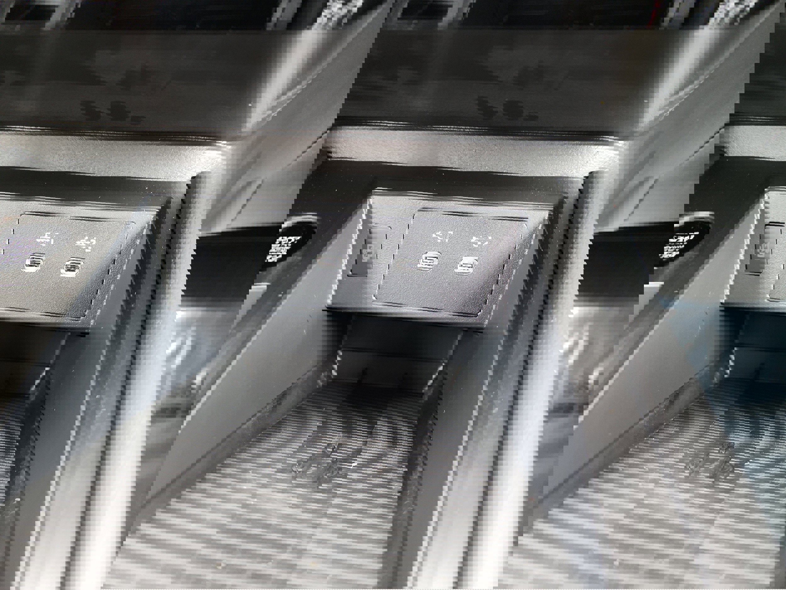 New 2026 Nissan Kicks SR image 13