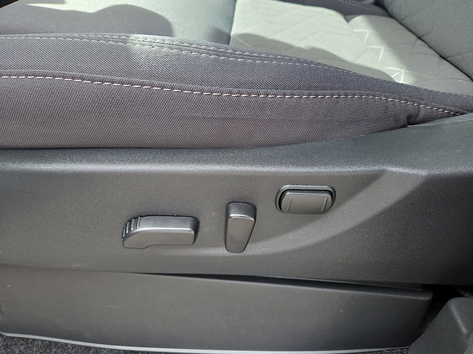 Used 2025 Nissan Frontier SV w/ SV Convenience Package image 13