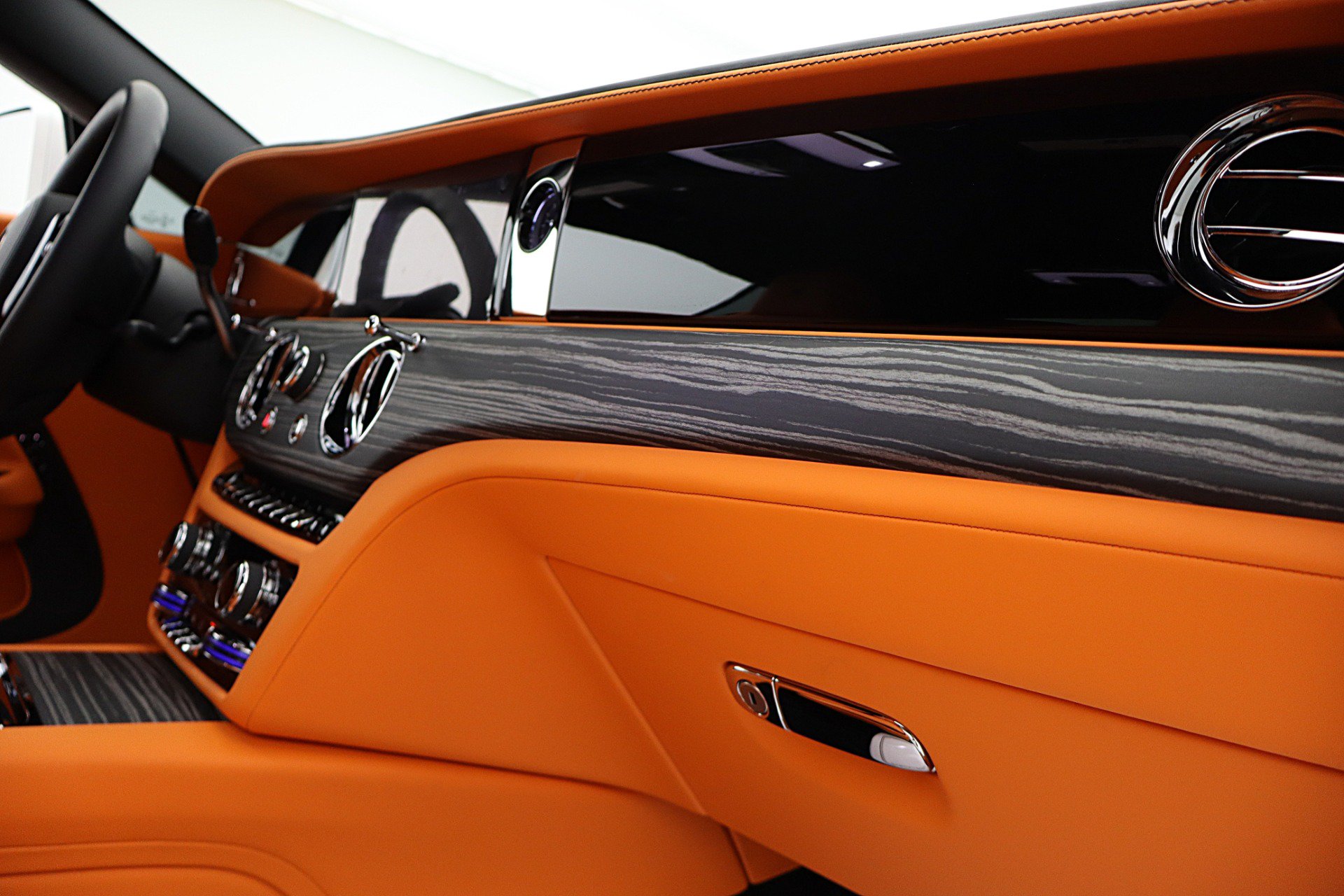 Used 2026 Rolls-Royce Spectre AWD/4WD image 37