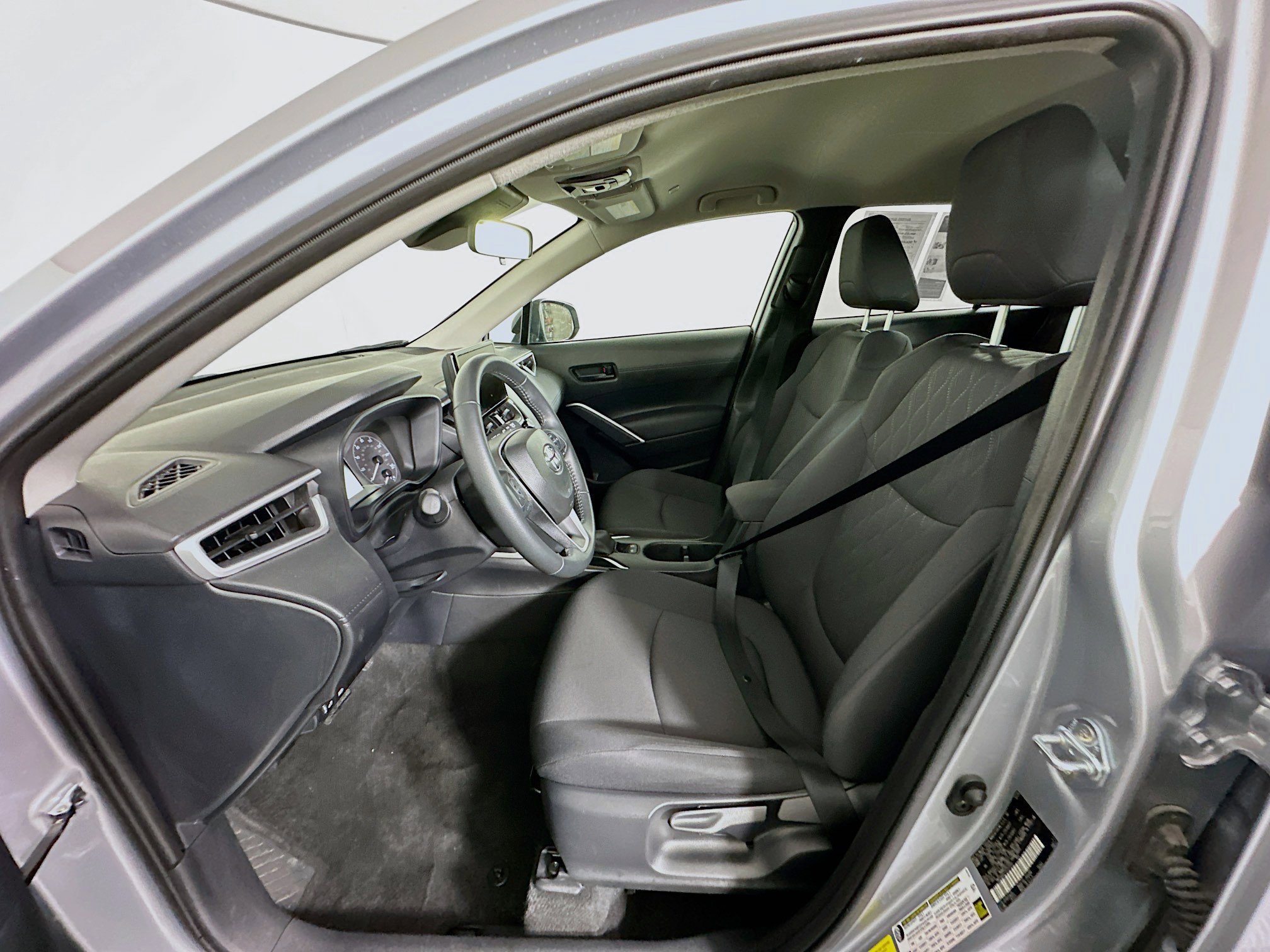 Used 2025 Toyota Corolla Cross LE image 13