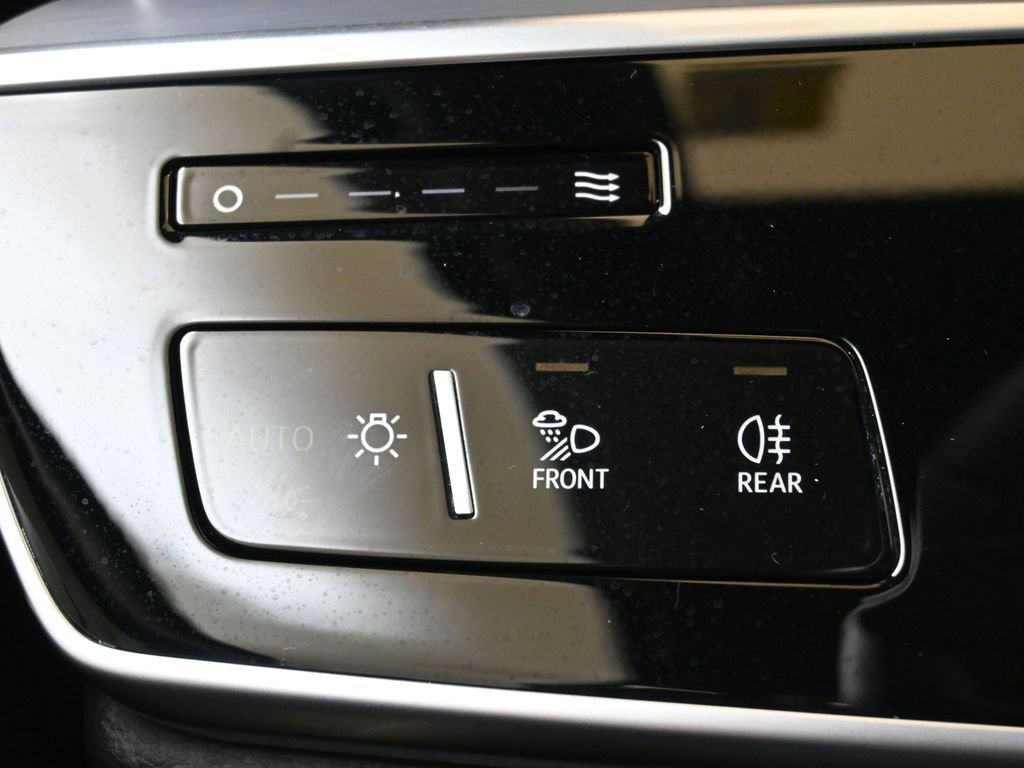 Certified 2025 Audi A8 L 3.0T image 25