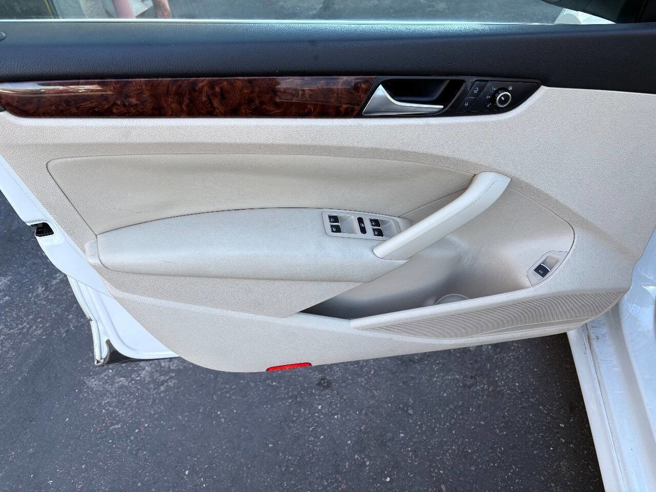 Used 2013 Volkswagen Passat TDI SEL Premium image 17