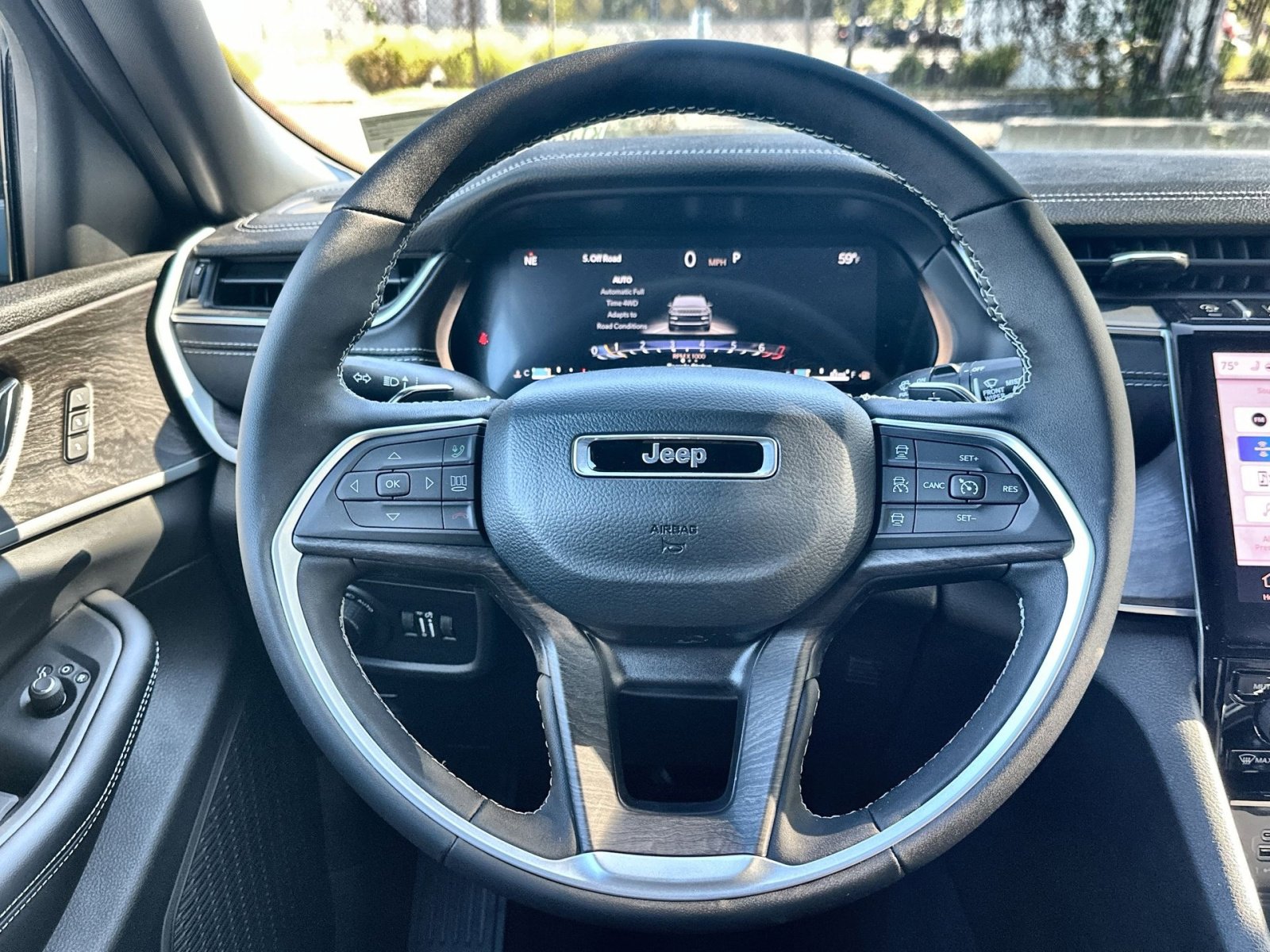 New 2025 Jeep Grand Cherokee Limited w/ Luxury Tech Group II image 16