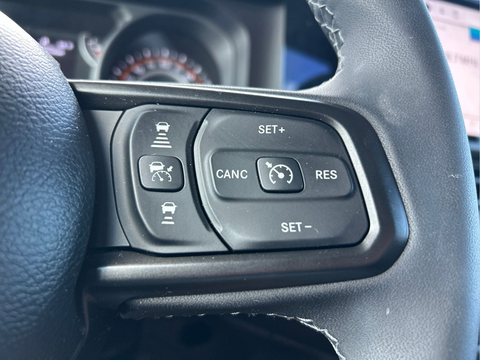 Certified 2025 Jeep Gladiator Sport AWD/4WD image 15