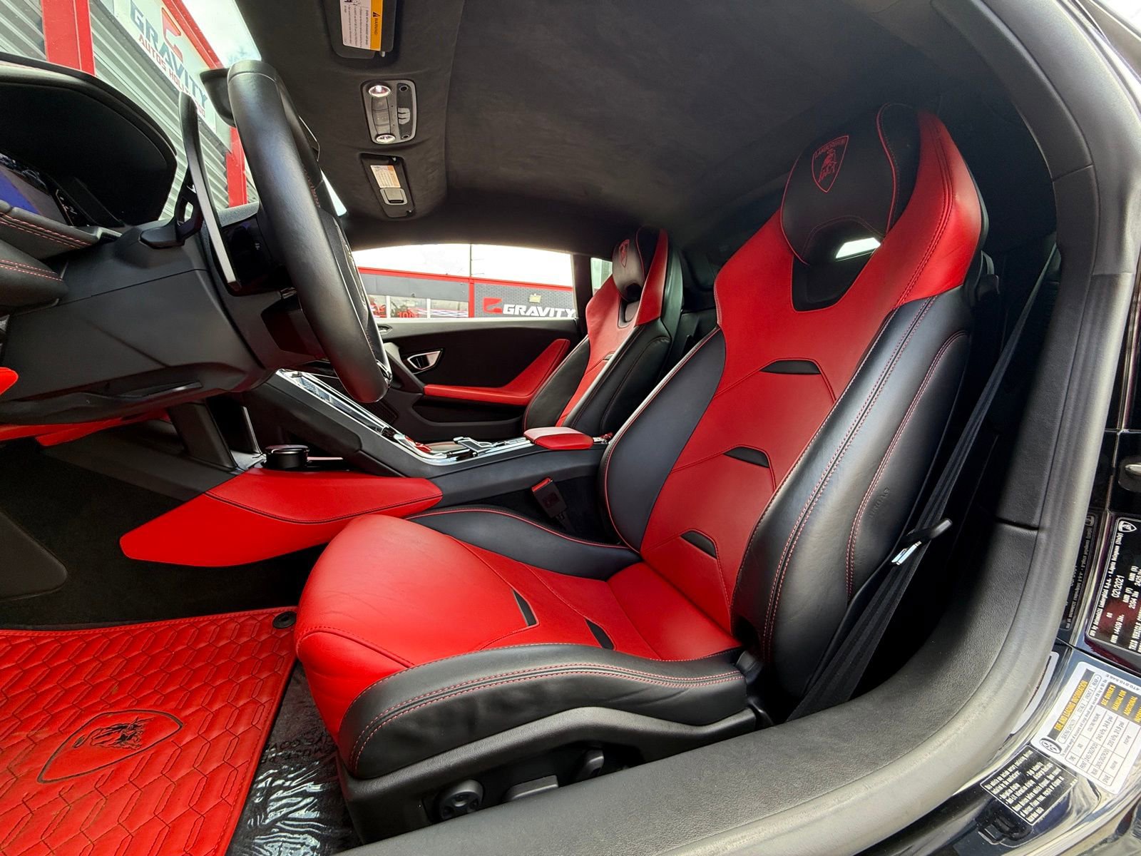 Used 2021 Lamborghini Huracan EVO image 13