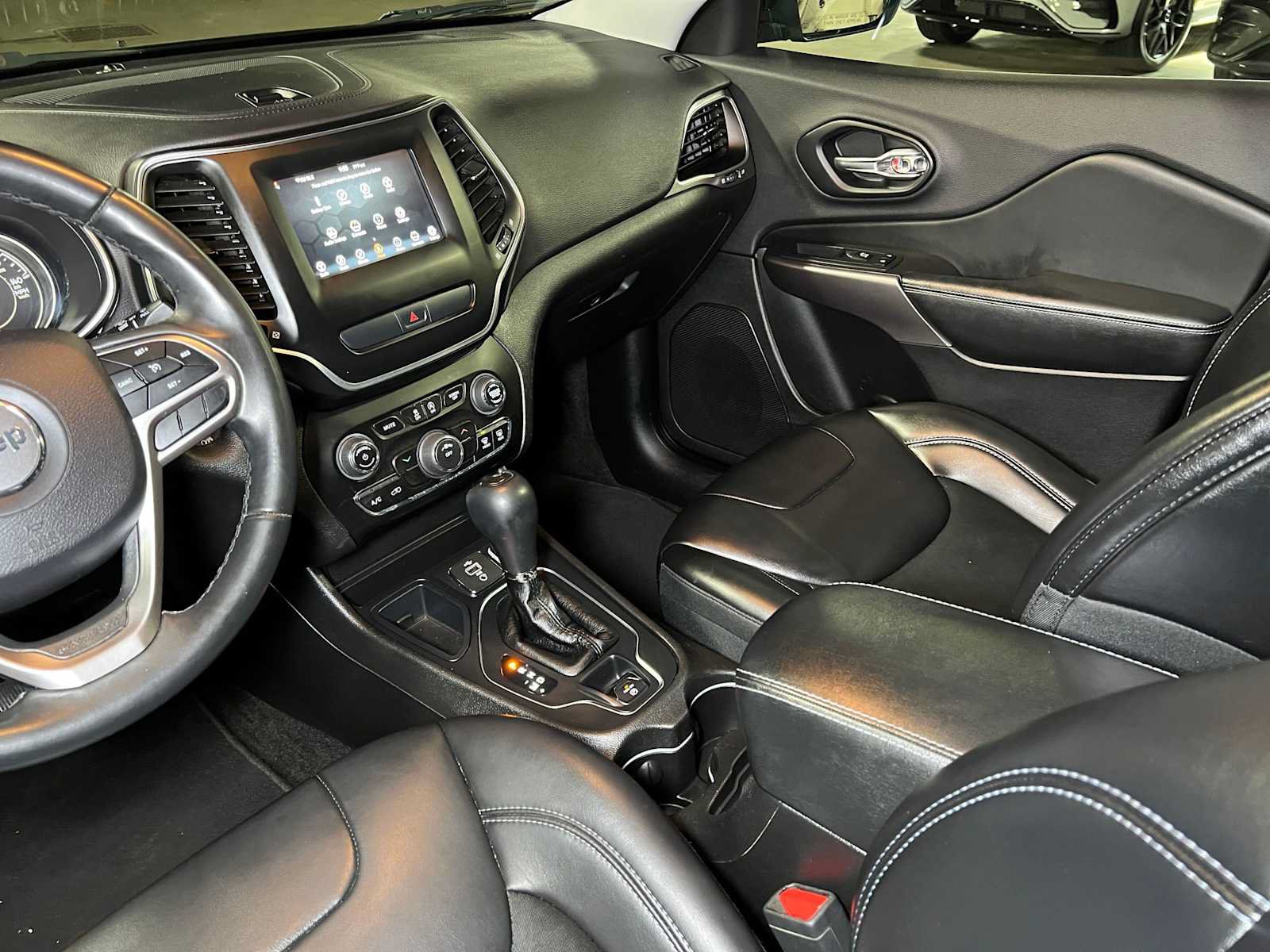 Used 2019 Jeep Cherokee Latitude Plus FWD image 40