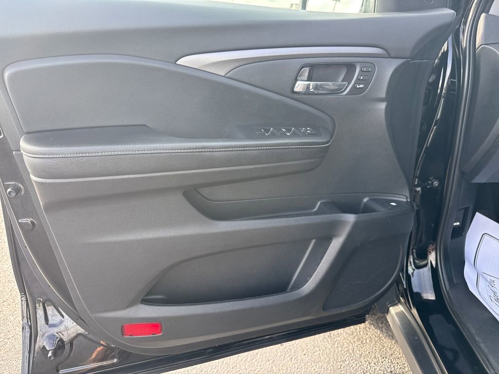 Used 2025 Honda Ridgeline RTL image 12