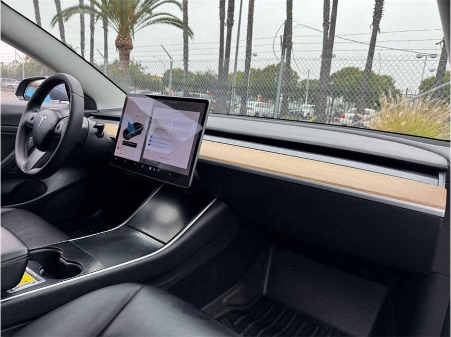 Used 2020 Tesla Model 3 Standard Range Plus RWD image 18