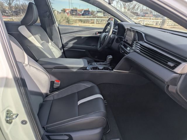 Used 2025 Toyota Camry SE image 30