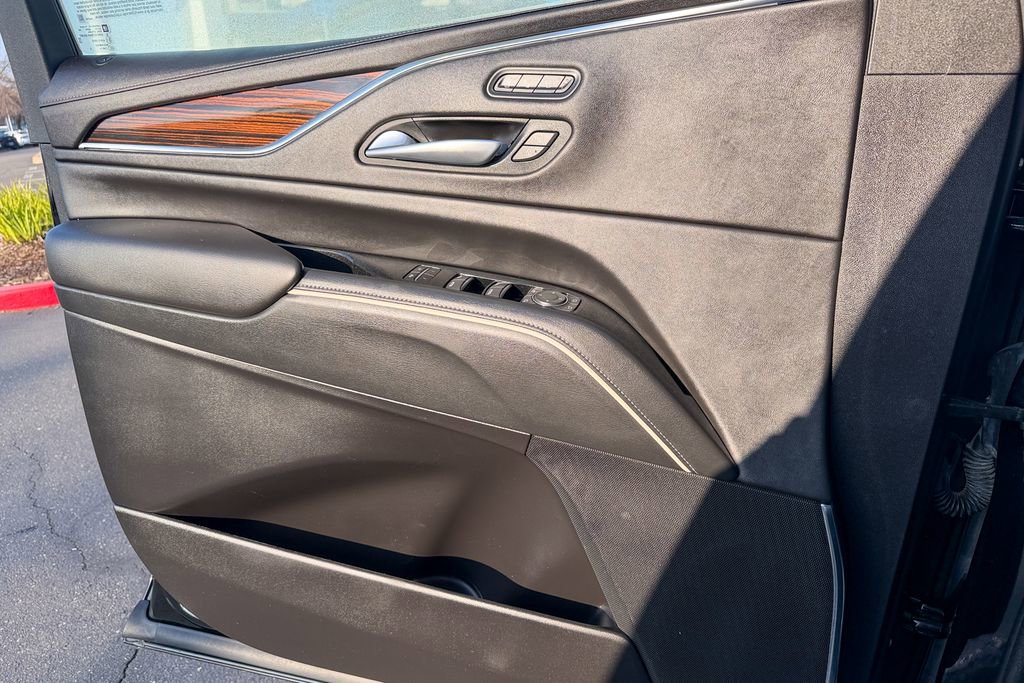 Used 2023 Cadillac Escalade Premium Luxury image 14