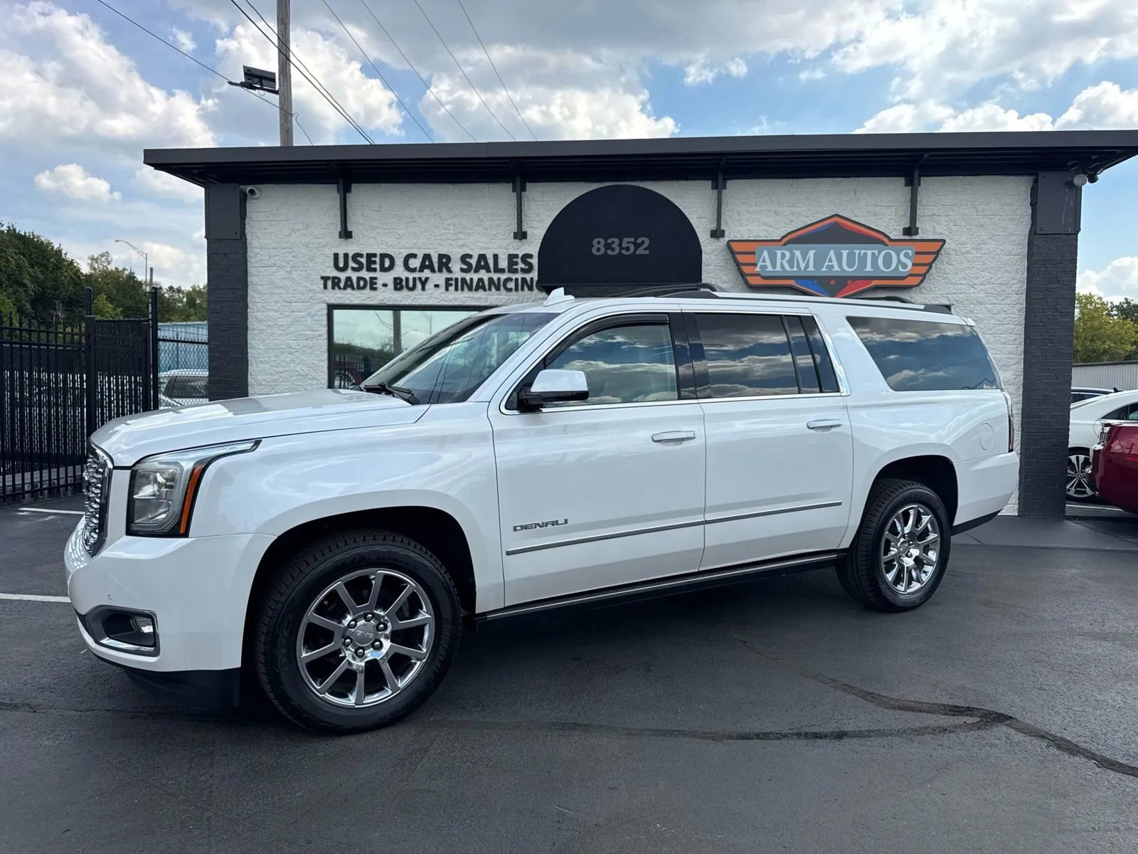 Used 2019 GMC Yukon XL Denali image 4