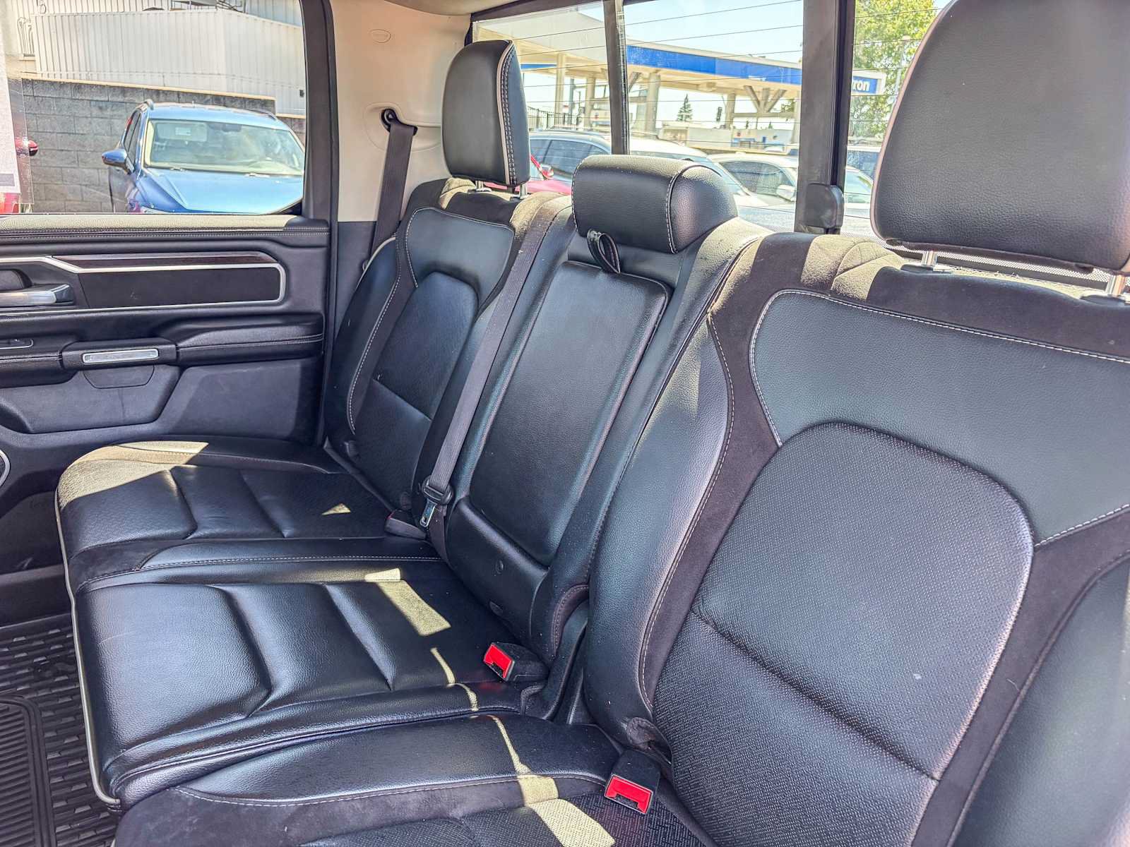 Used 2022 RAM 1500 Laramie w/ Off Road Group AWD/4WD image 33