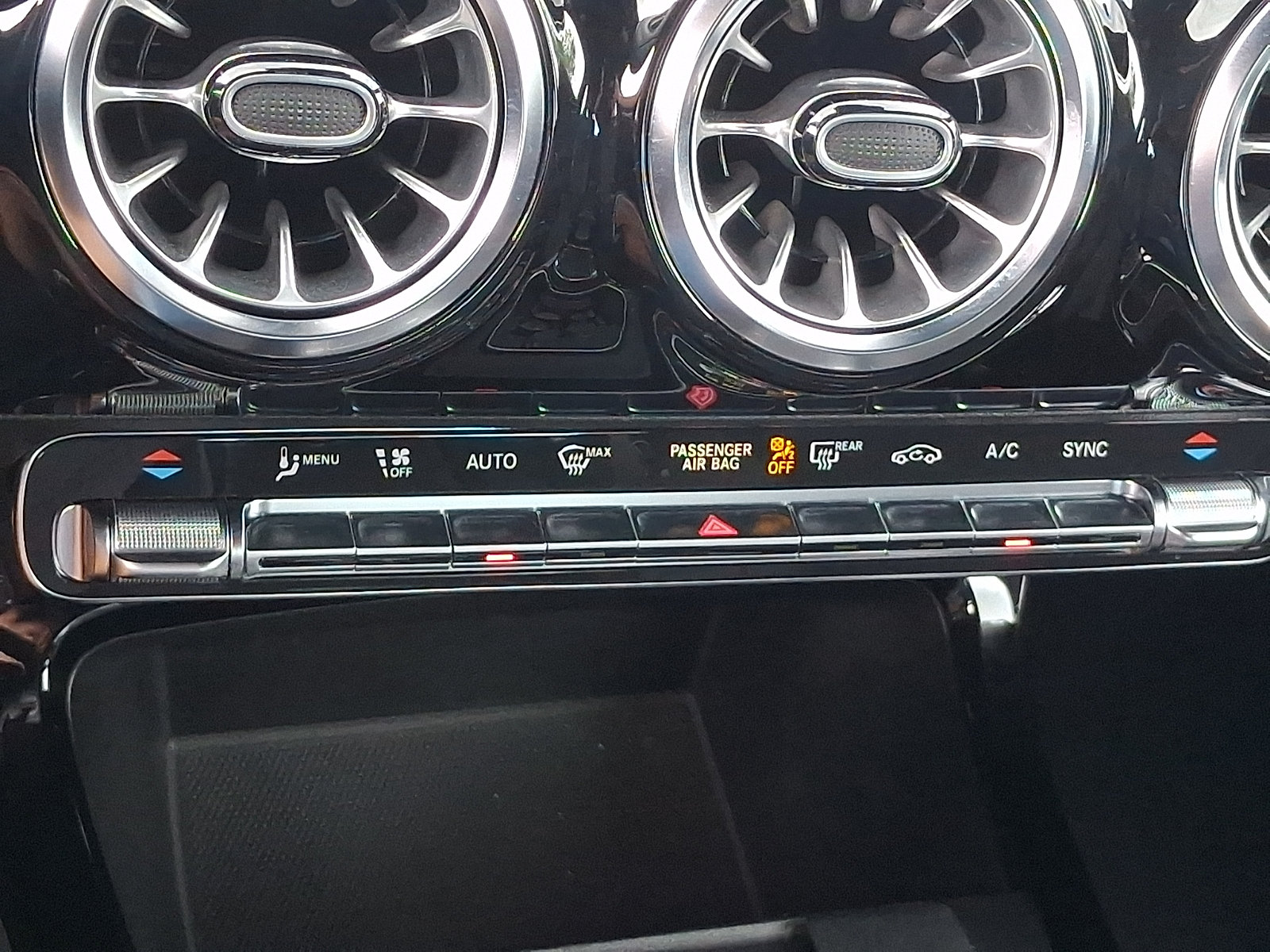 Used 2023 Mercedes-Benz CLA 250 4MATIC image 31