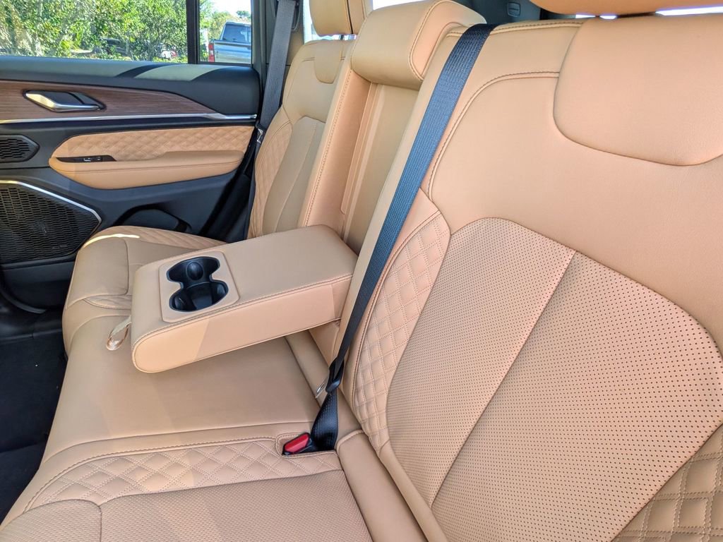 New 2025 Jeep Grand Cherokee Summit w/ Adv Protech Group IV image 31