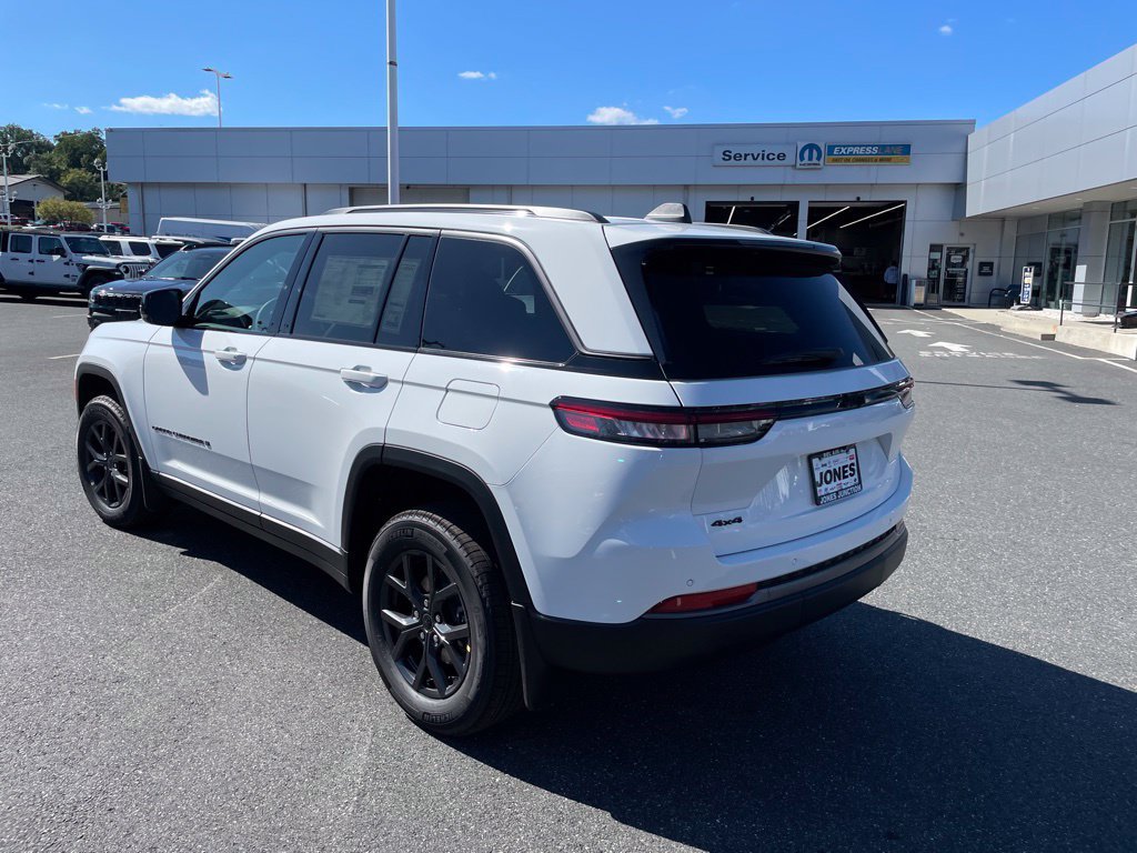 New 2027 Jeep Grand Cherokee Altitude AWD/4WD image 5