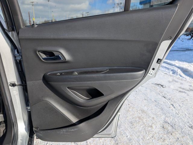 Used 2022 Chevrolet Trax LT w/ LT Convenience Package image 18