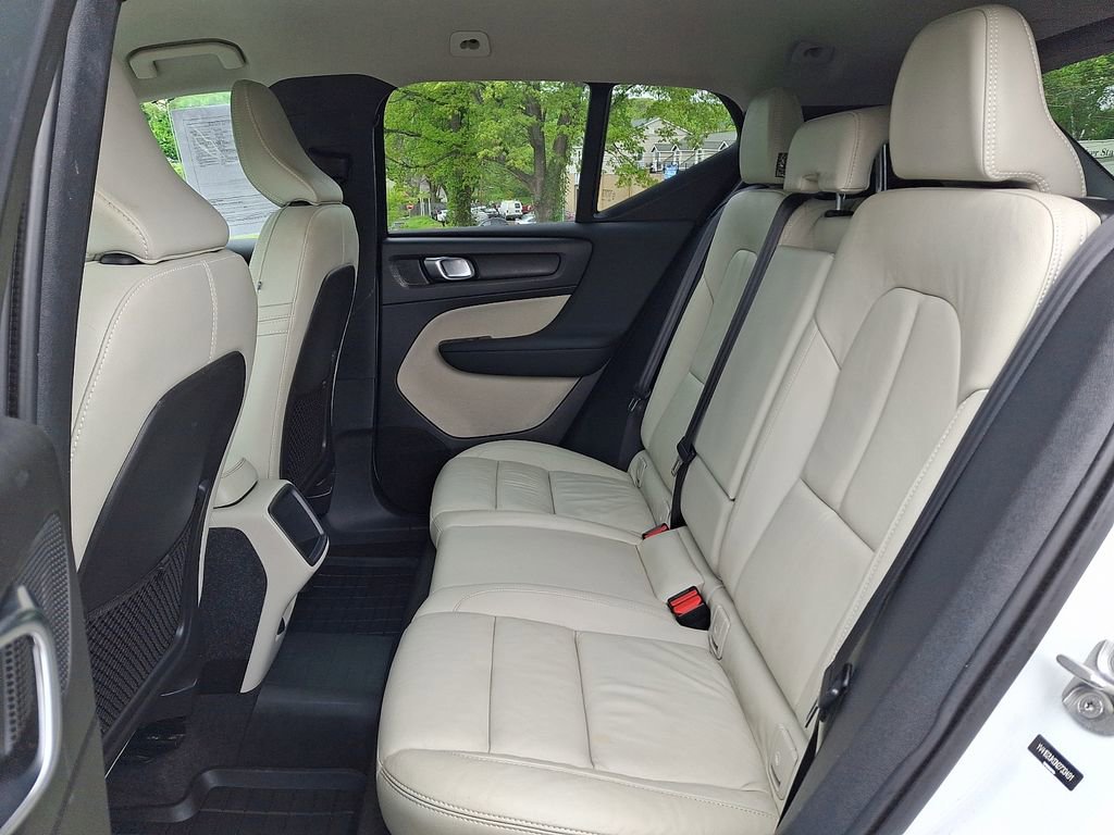 Used 2022 Volvo XC40 T5 Momentum w/ Climate Package AWD/4WD image 10