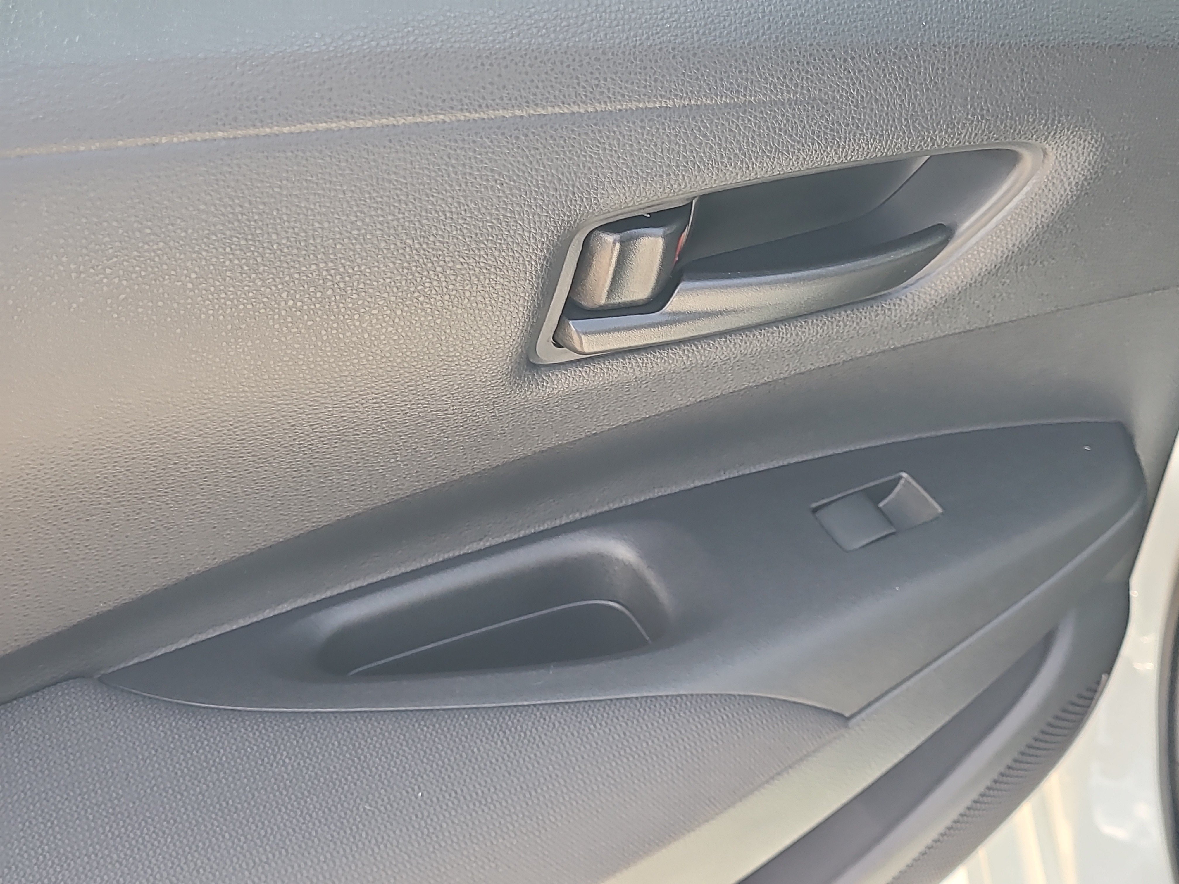 Used 2025 Toyota Corolla LE FWD image 12