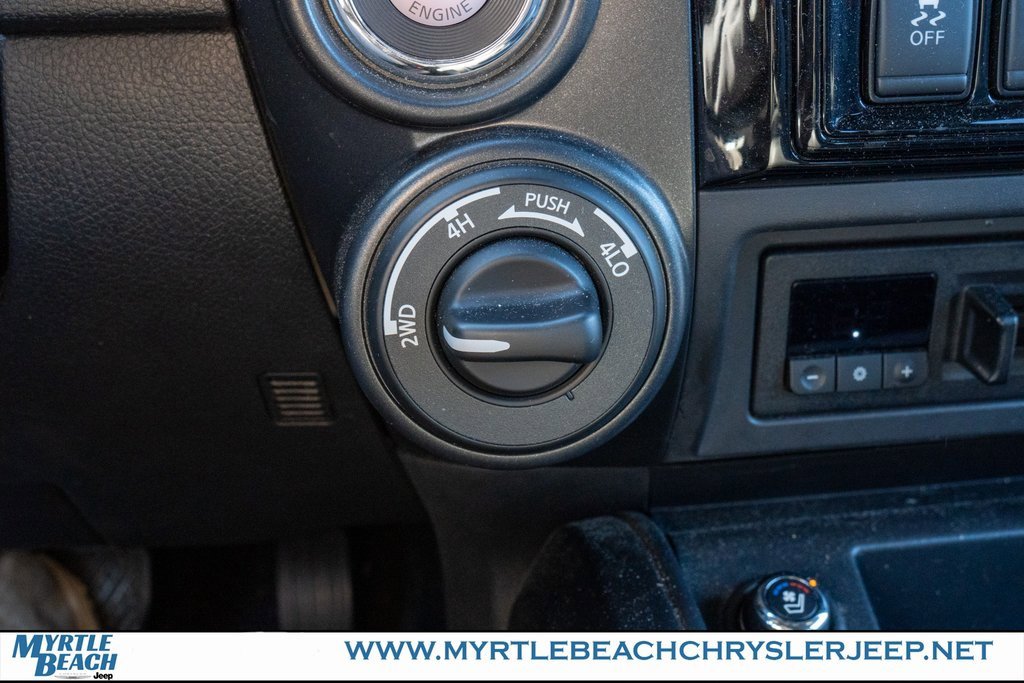 Used 2023 Nissan Titan PRO-4X w/ Pro-4x Convenience Package image 23