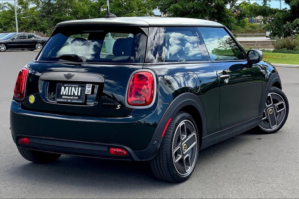 Certified 2024 MINI Cooper SE w/ MINI Resolute Edition image 13